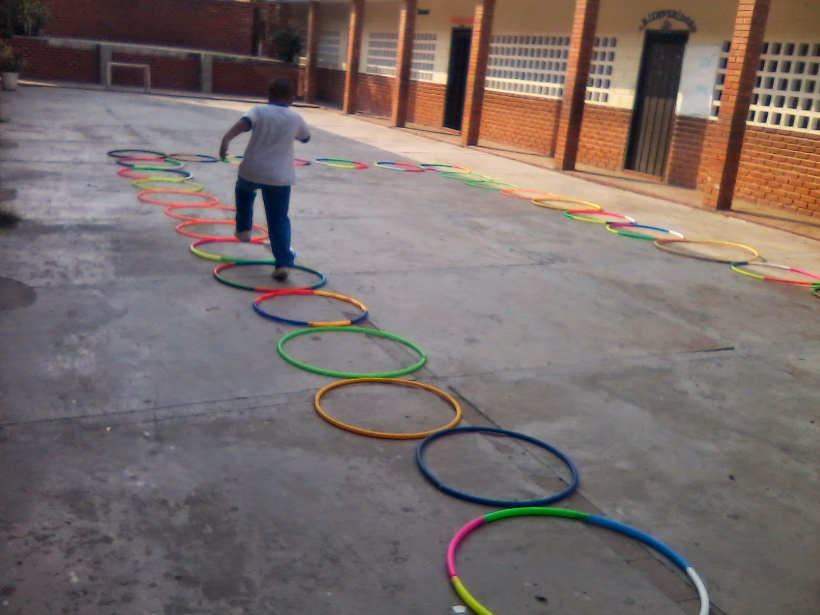 Edufísica Lisset Mola Ejercicios y Juegos Recreativos, Con Hula Hula